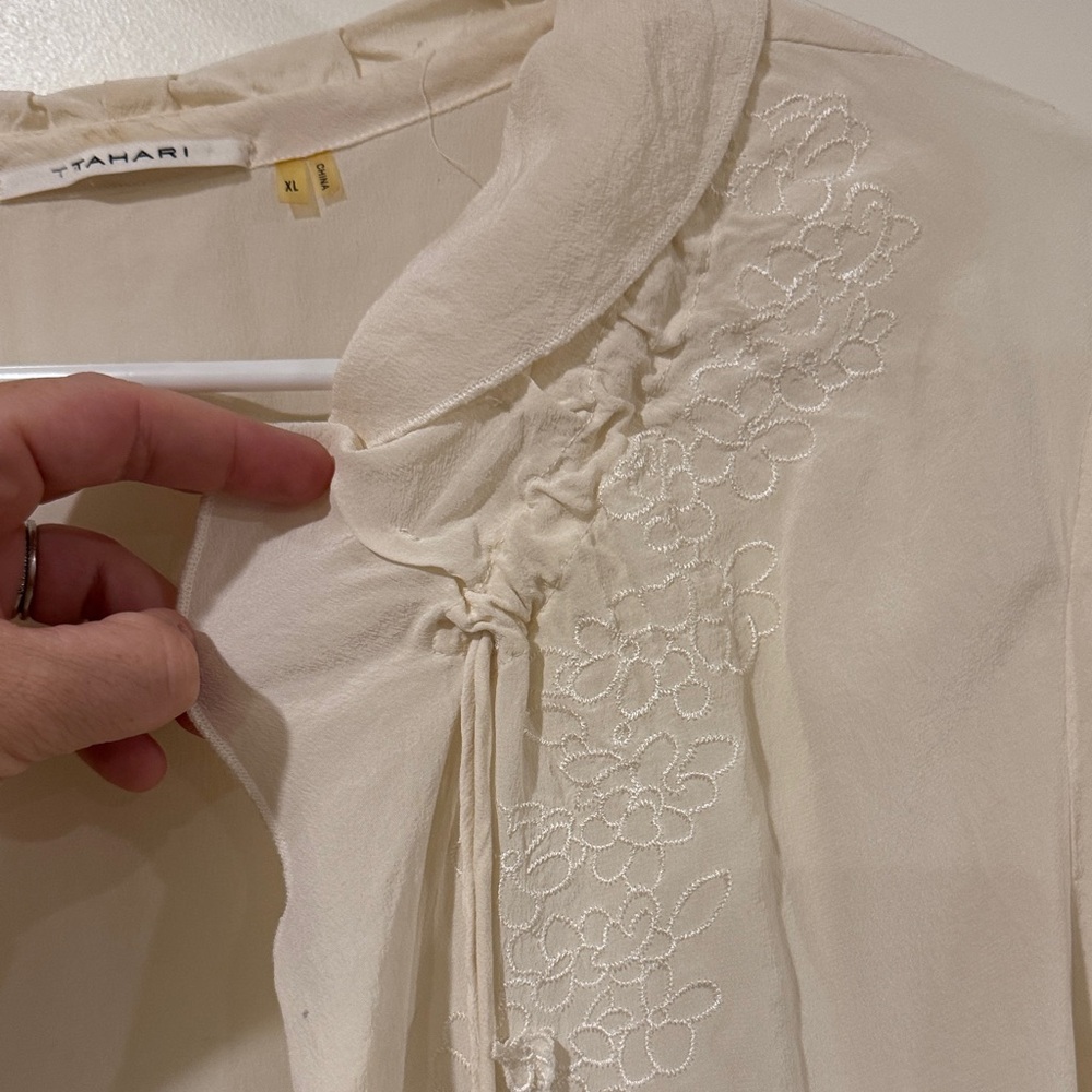 Tahari Ivory Blouse with Delicate Lace - Picture 3 of 6